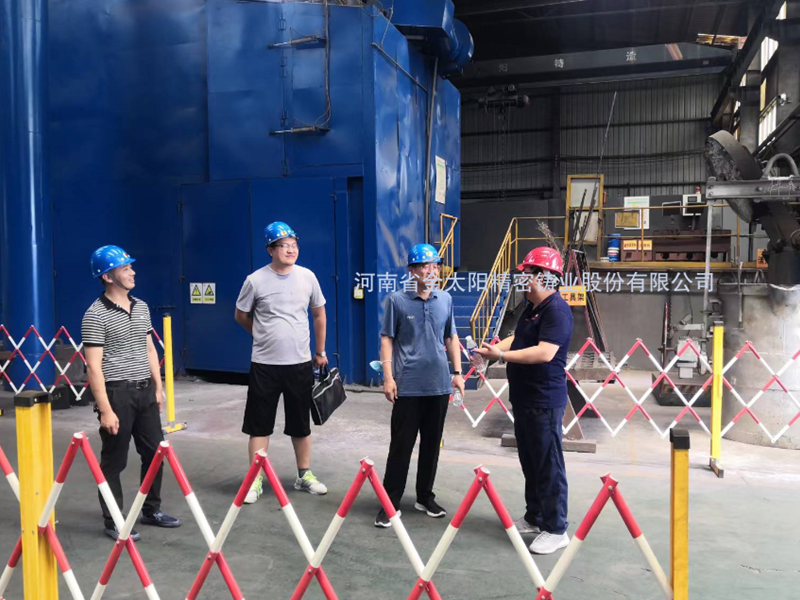 市工業(yè)?情報(bào)局の指導(dǎo)者が金日陽(yáng)鋳造業(yè)の調(diào)査?研究に臨み洪水防止活動(dòng)を指導(dǎo)